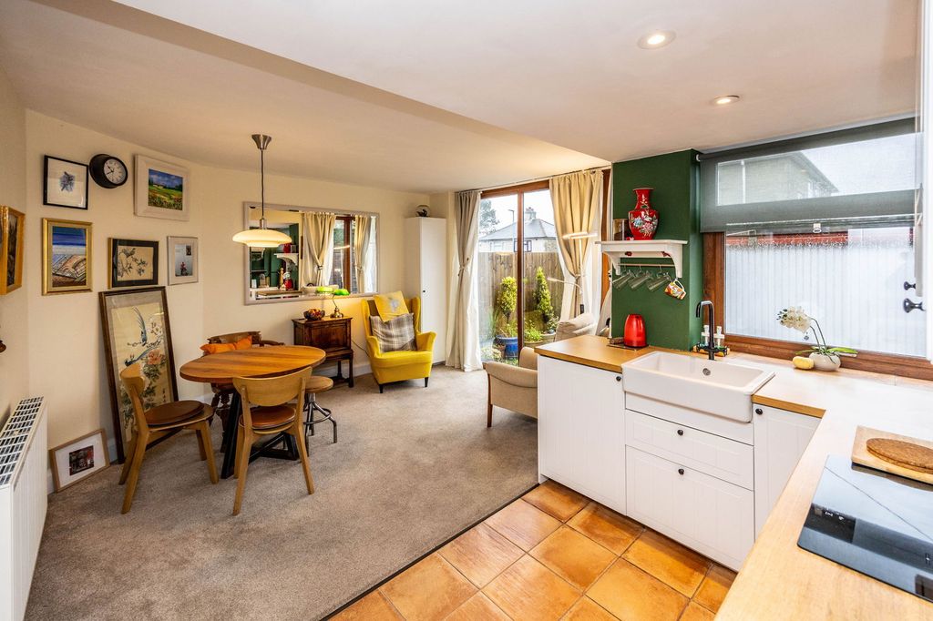 Property photo 2 of 28