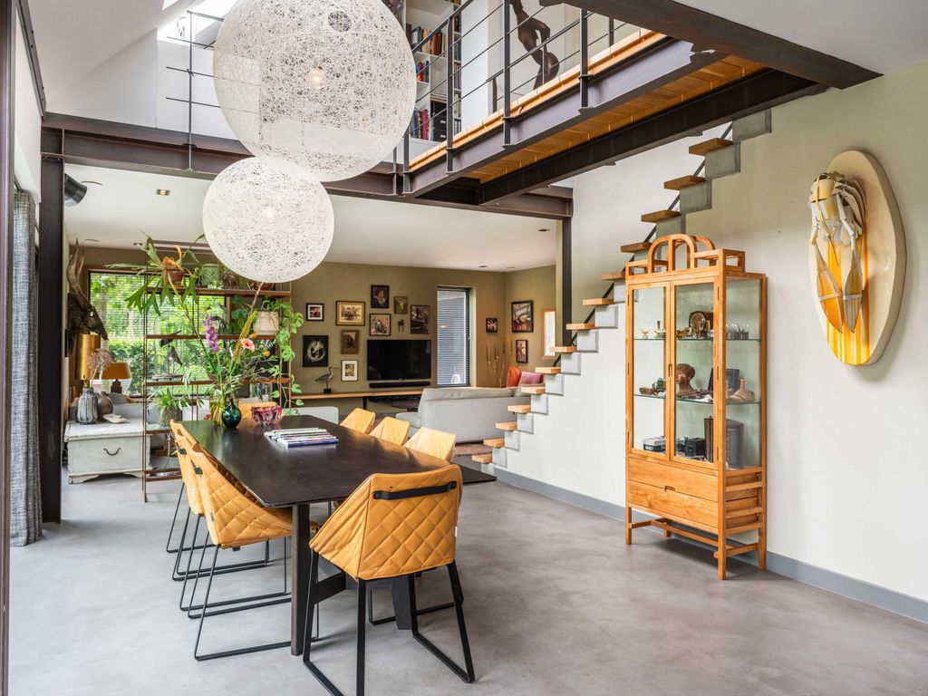 Property photo 3 of 53