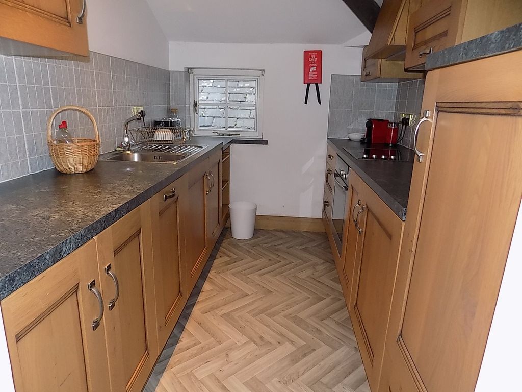 Property photo 2 of 4 Gallery Style Kitchen