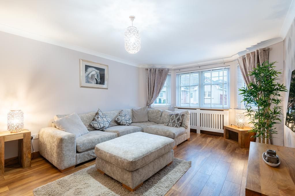 Property photo 3 of 33 Lev1405Pem Lounge.Jpg