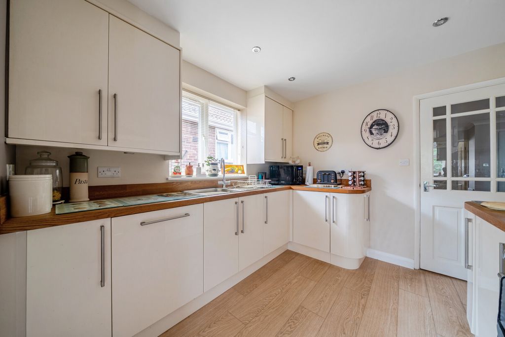 Property photo 3 of 23 1477841-11-6A2c24...