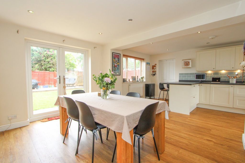 Property photo 2 of 31