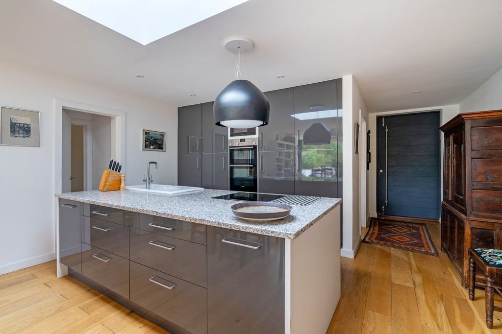 Property photo 3 of 19 Kitchen