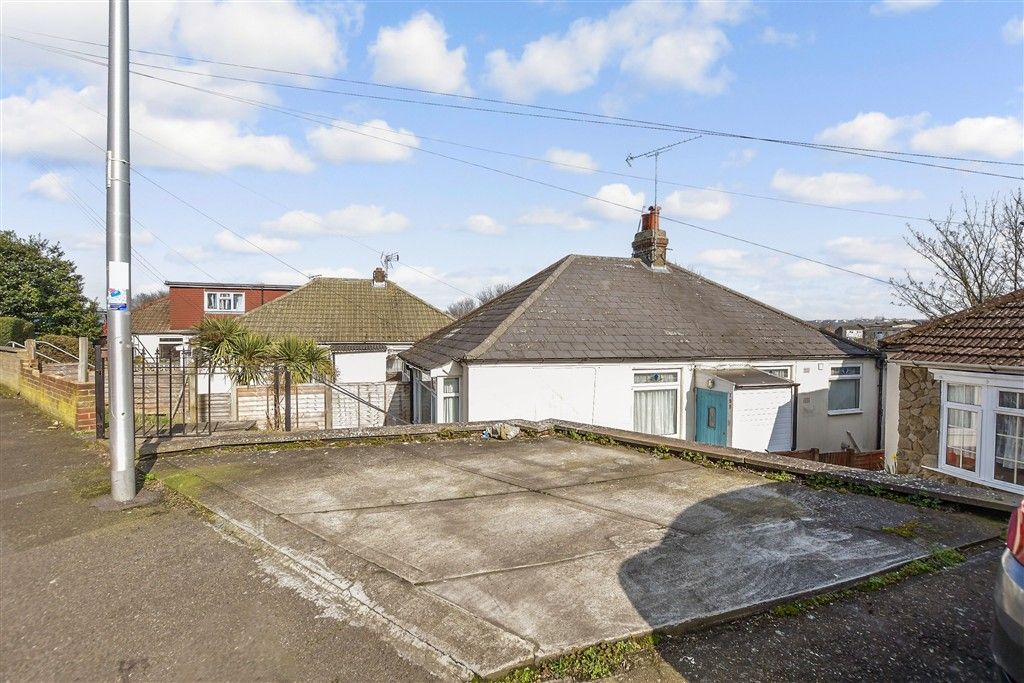 Property photo 3 of 5 Driveway/Parking