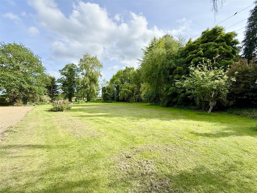 Property photo 3 of 21 Grounds
