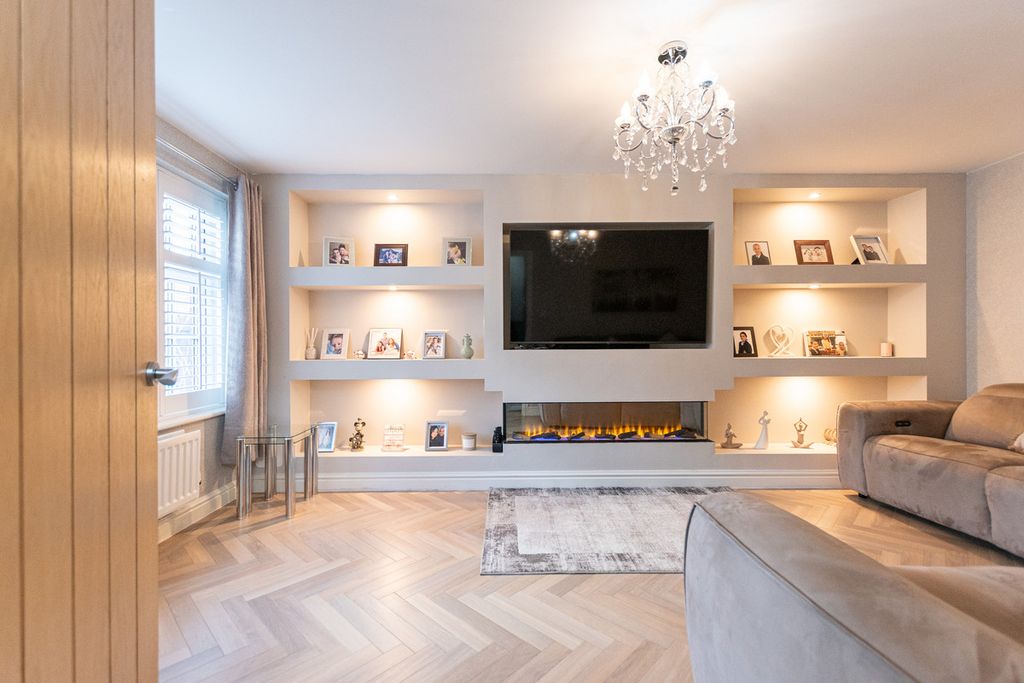 Property photo 2 of 31