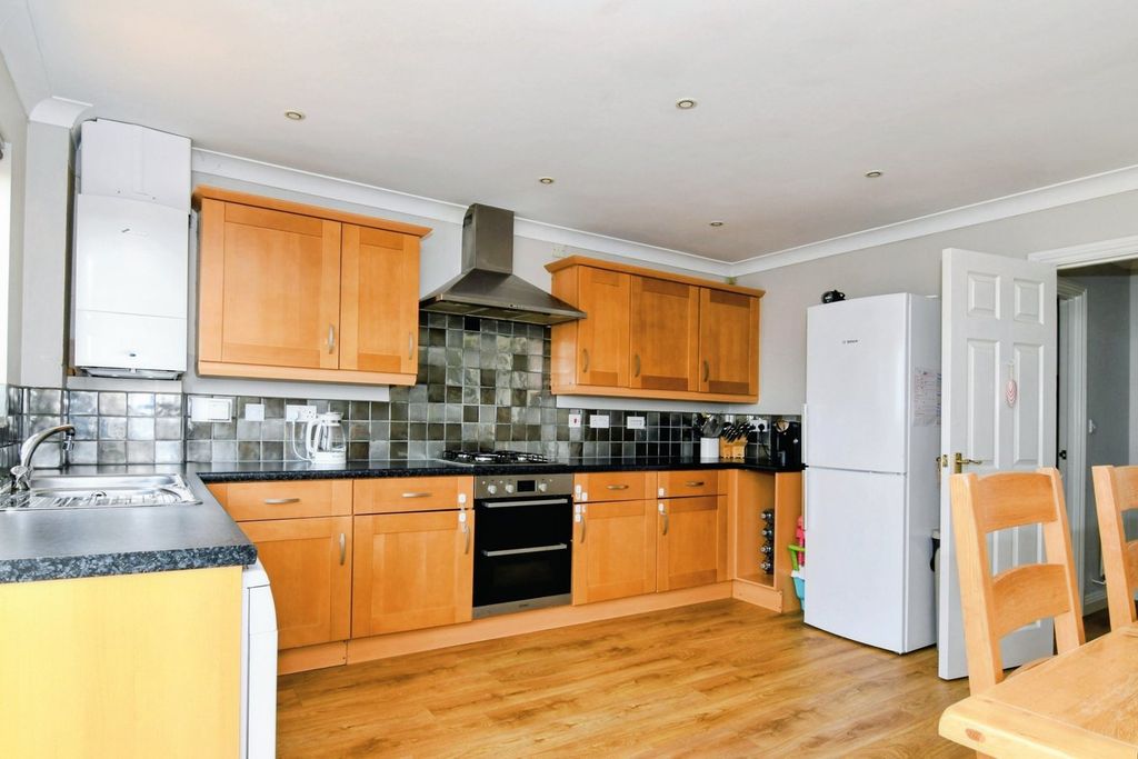 Property photo 3 of 21