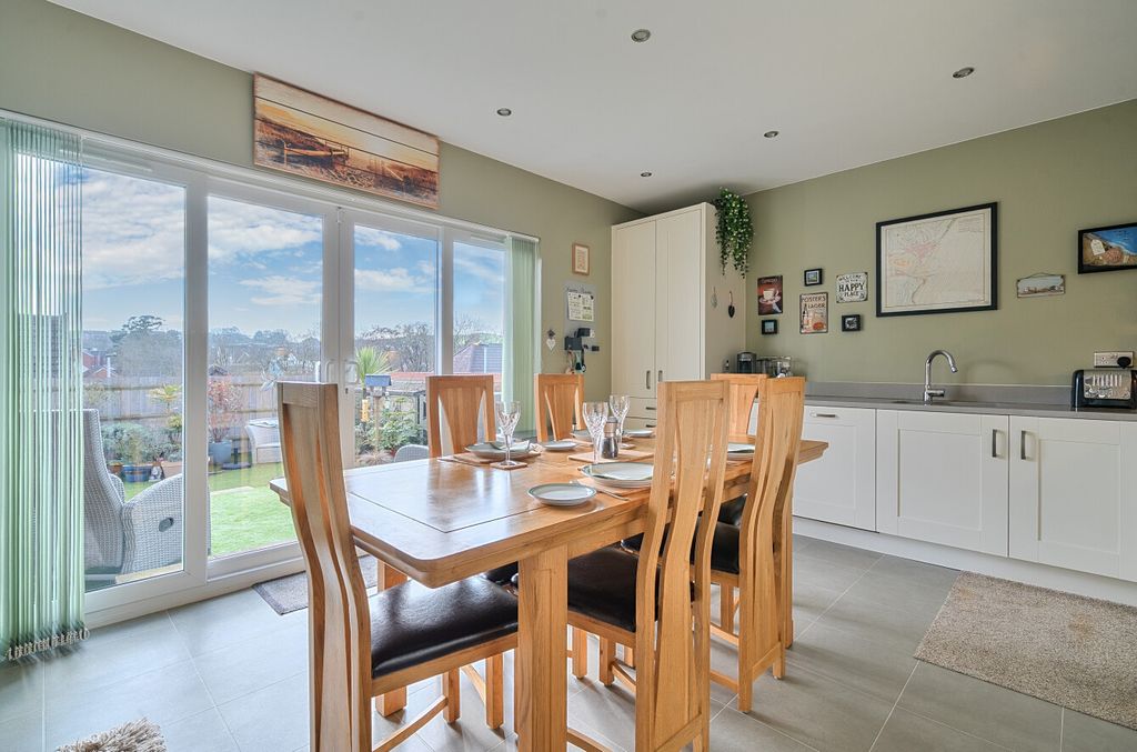 Property photo 3 of 30 3 - 1424407-12-69Aeef...