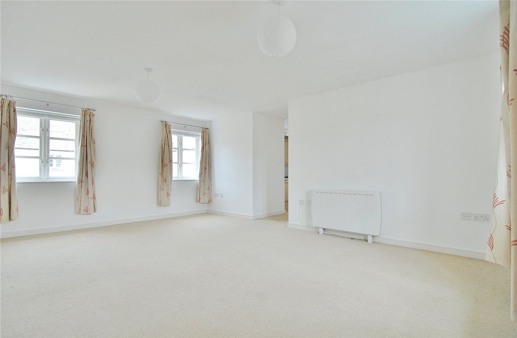 Property photo 2 of 12 Picture No. 11