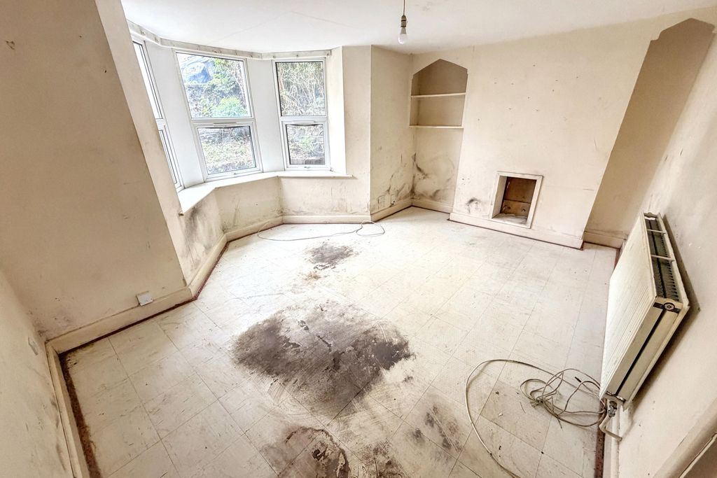 Property photo 3 of 10 Flat 1, 55 Cromwell Road, St Andrews, Bristol, Bs6 5Ha