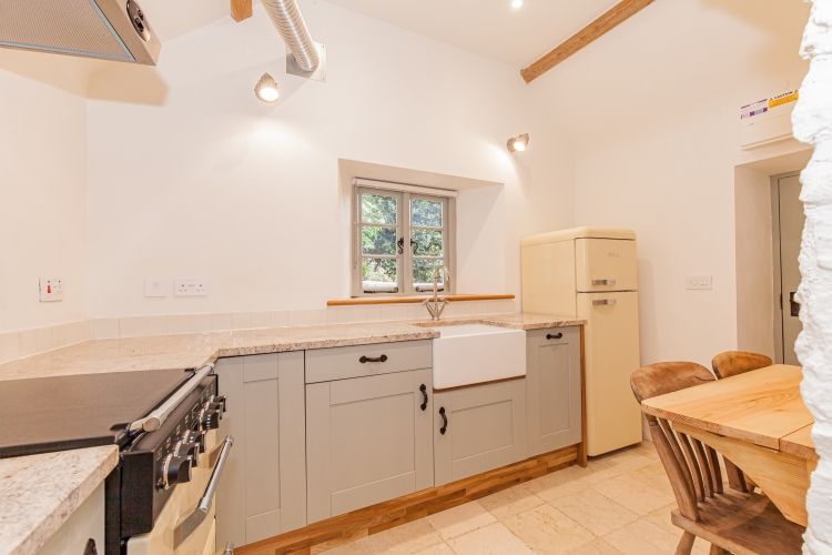 Property photo 3 of 11 Kitchen