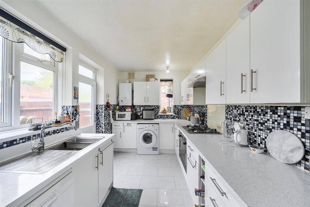 Property photo 3 of 19 Tolcarne Drive