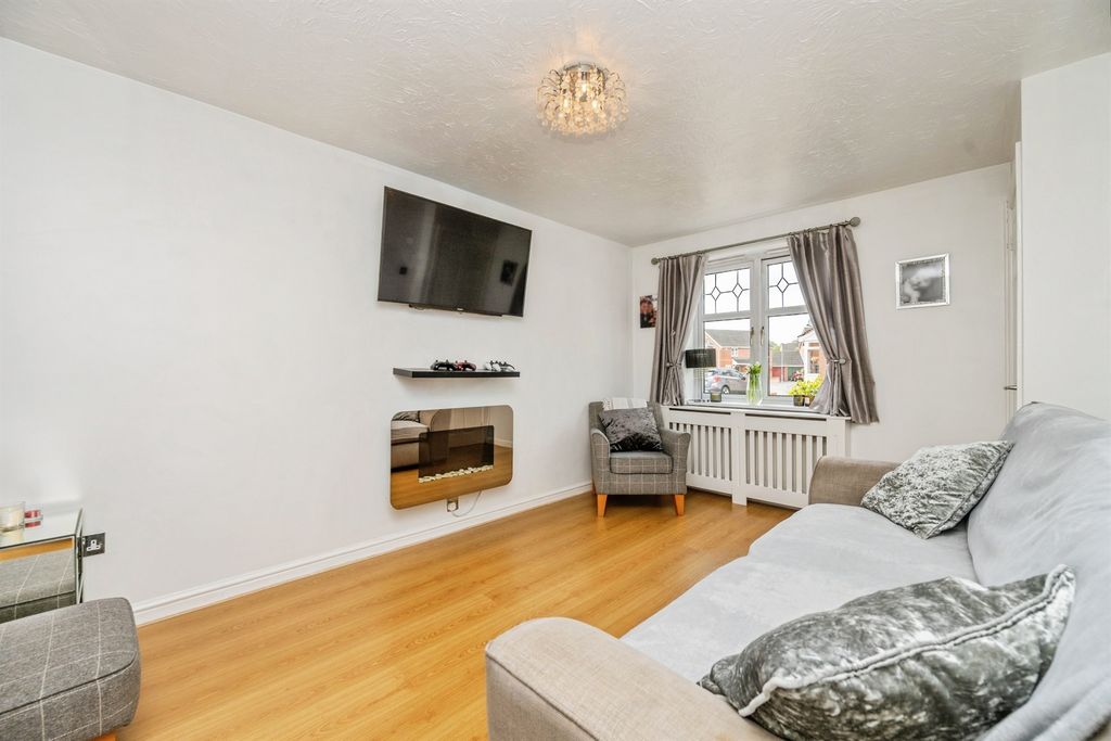 Property photo 3 of 17