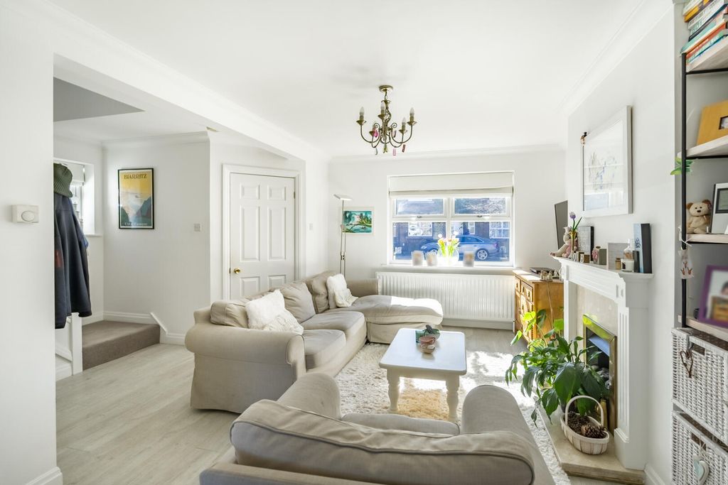 Property photo 3 of 18 Living Room