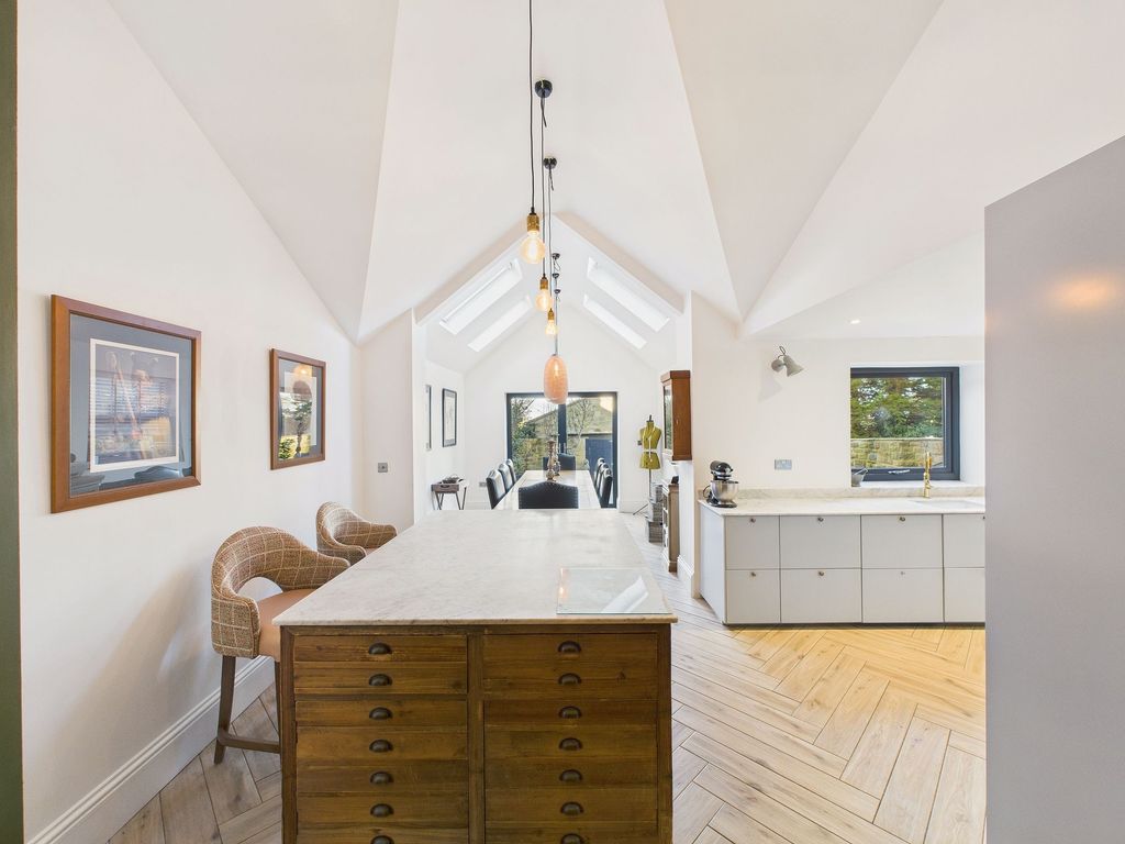 Property photo 3 of 15 Dining Kitchen