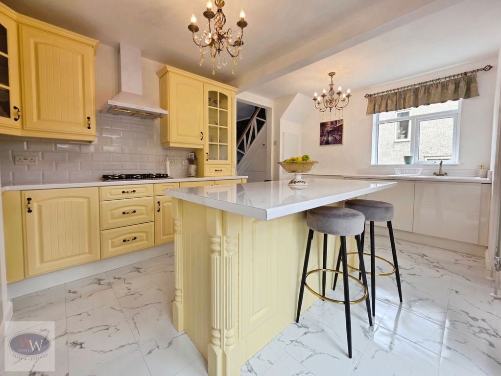 Property photo 2 of 29 Kitchen