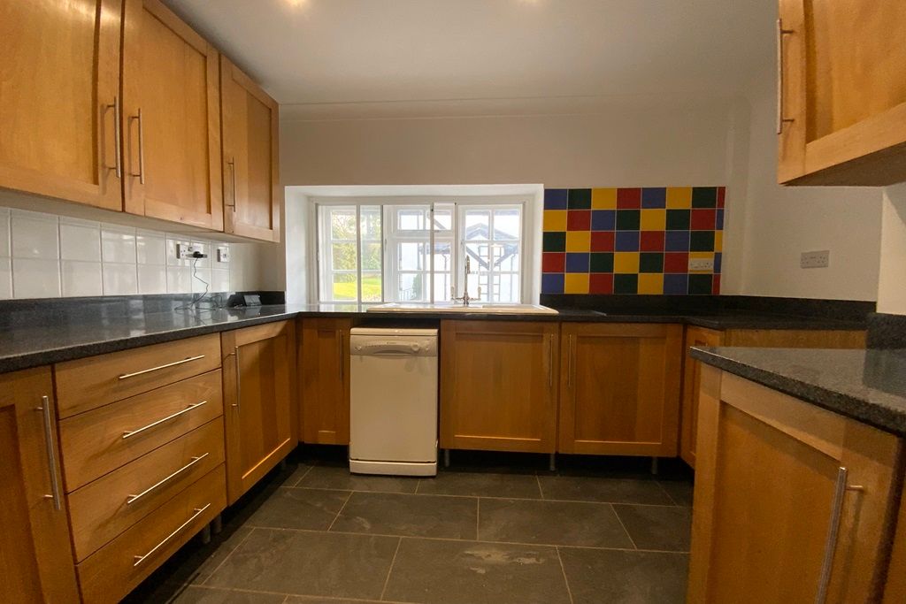 Property photo 3 of 33 Kitchen