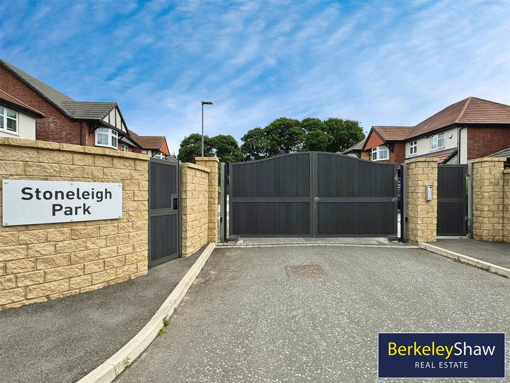 Property photo 2 of 33 Stoneleigh Park, Thornton