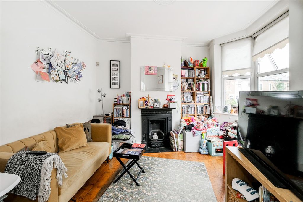 Property photo 2 of 18 66 Pasquier Road-11.Jpg