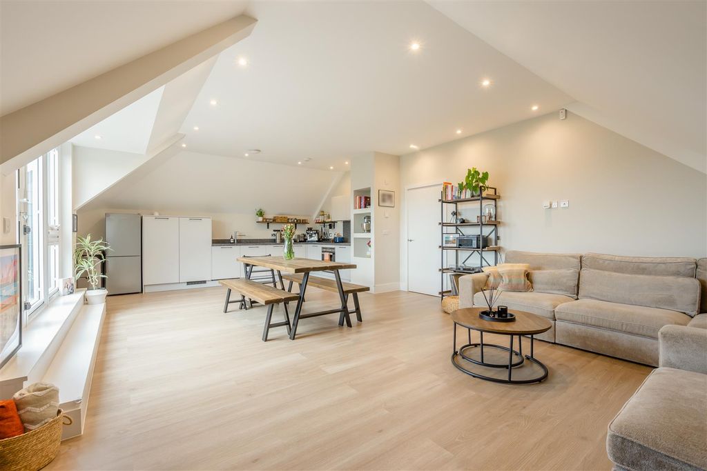 Property photo 2 of 21 8695260-Interior10.Jpg