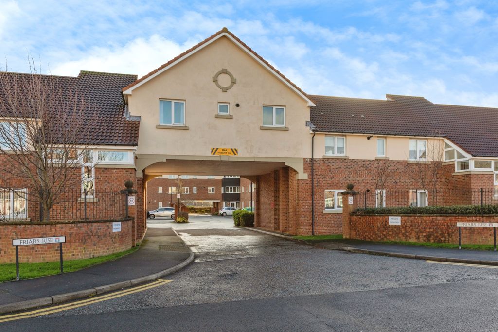 Property photo 1 of 15 Street Scene