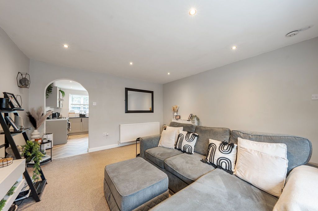 Property photo 3 of 15 Lounge 1