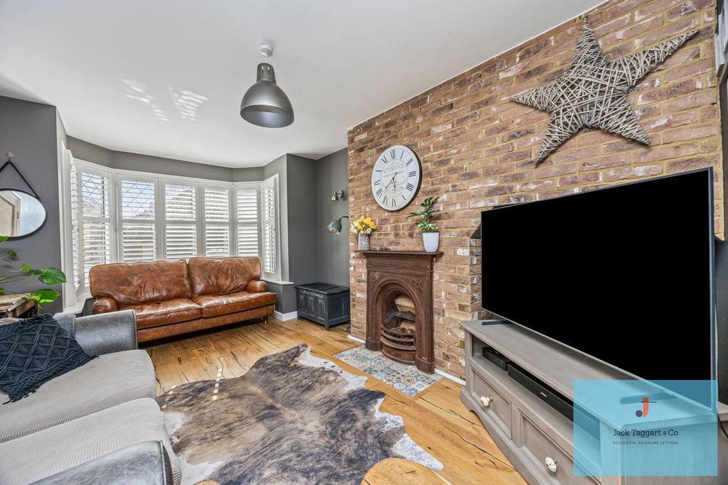 Property photo 3 of 24 Living Room