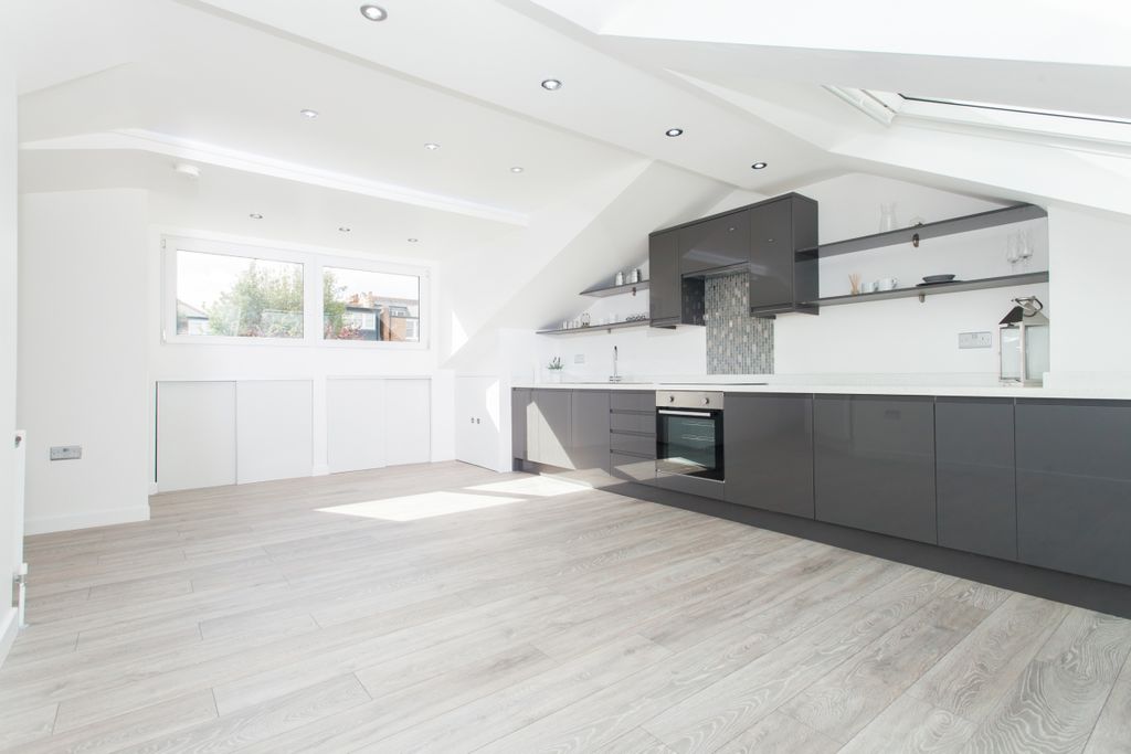 Property photo 1 of 7 Lounge2