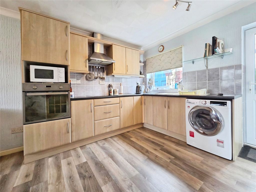 Property photo 2 of 17 Picture No. 11