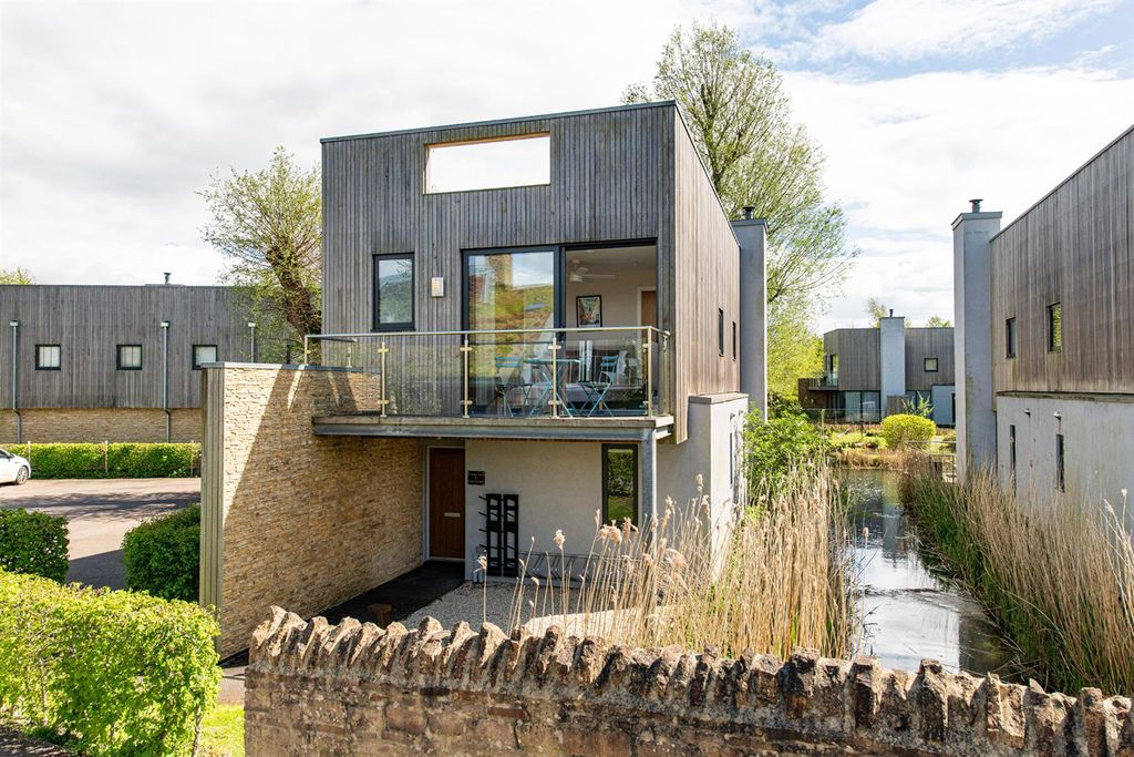 Property photo 1 of 37