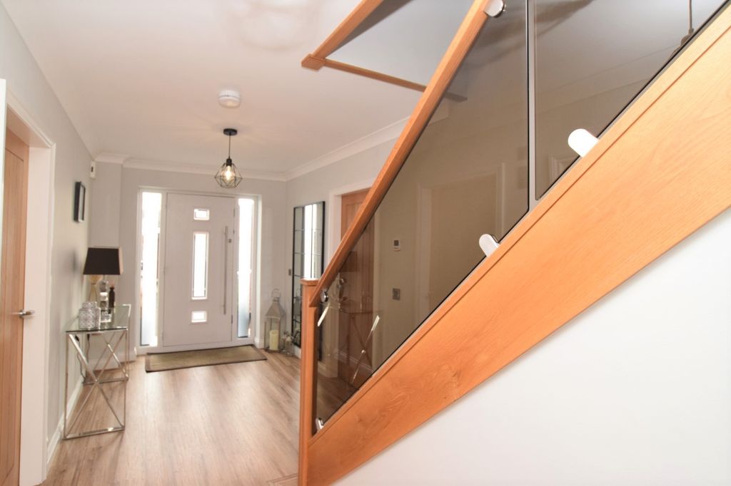 Property photo 2 of 40