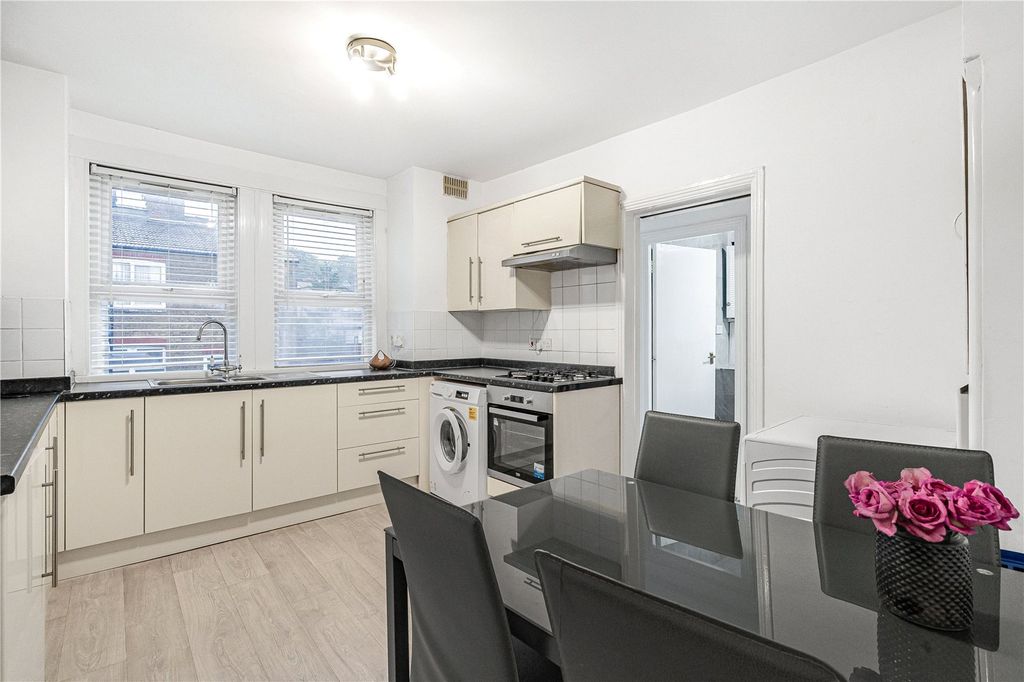 Property photo 3 of 14 Kitchen