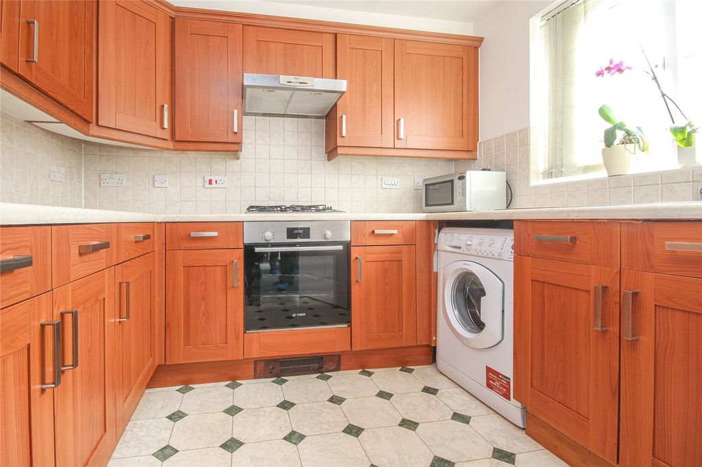 Property photo 3 of 12 Kitchen