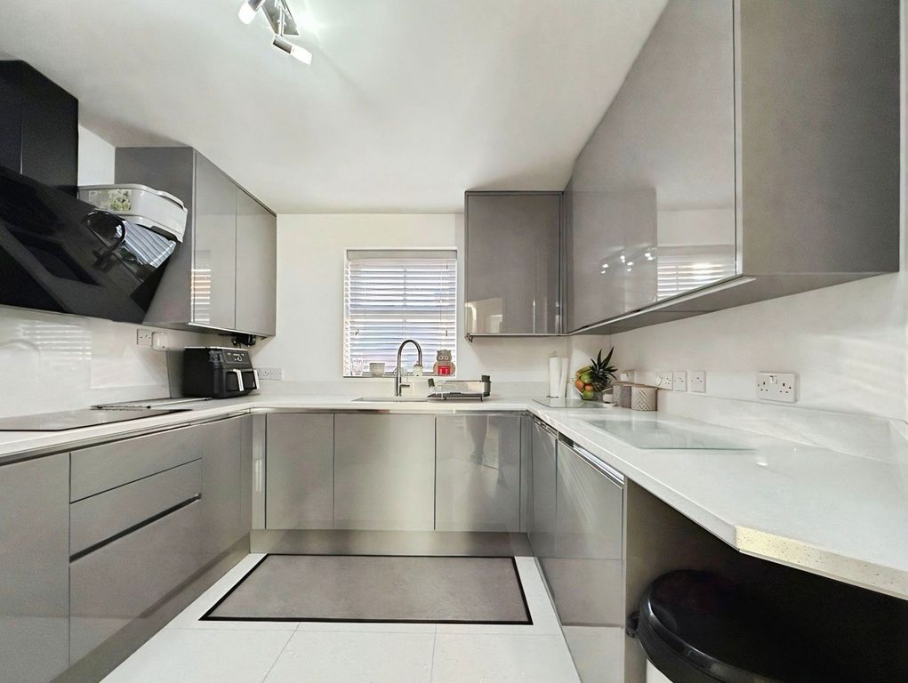 Property photo 3 of 25