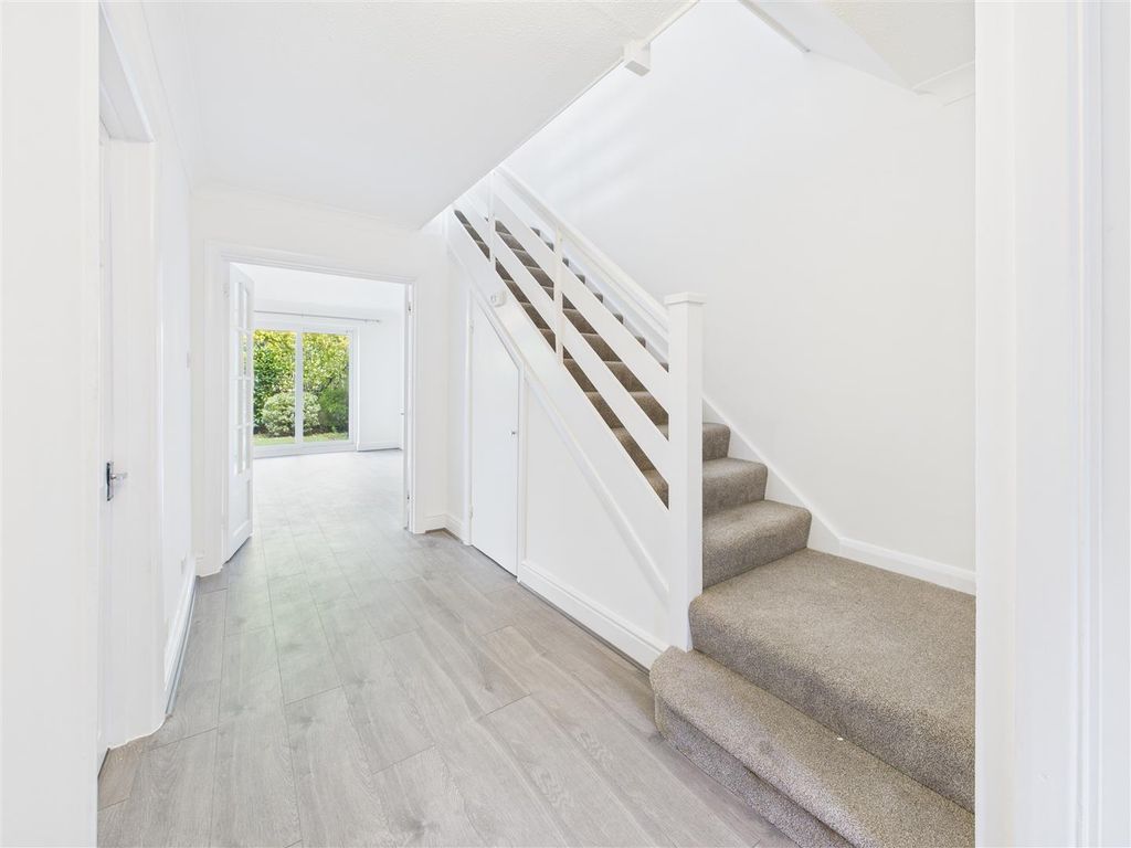 Property photo 3 of 27