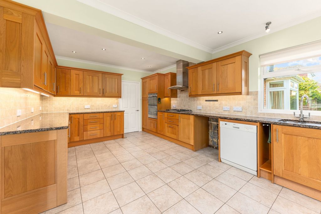 Property photo 3 of 20