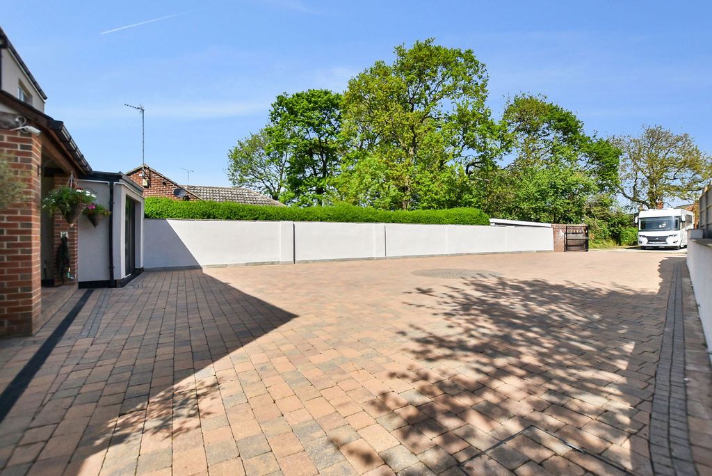 Property photo 3 of 34