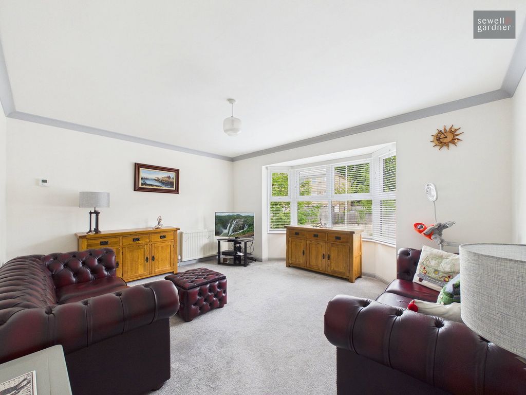 Property photo 2 of 8