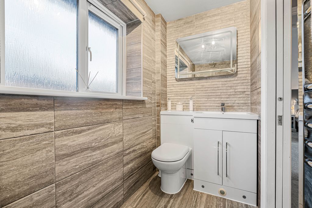 Additional image 17 of 4 bed detached house for saleWillowdale Close, Stroud, Hampshire GU32