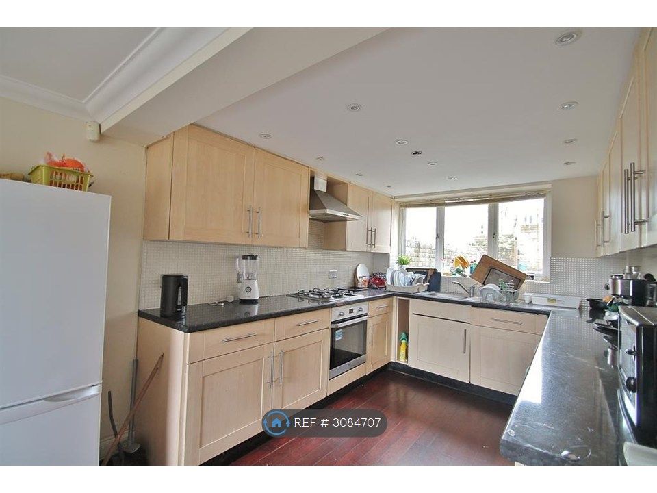 Property photo 3 of 5 Shared Kitchen