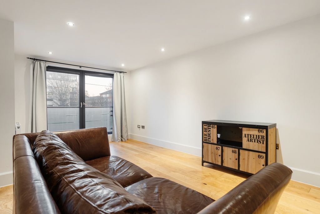 Property photo 3 of 12