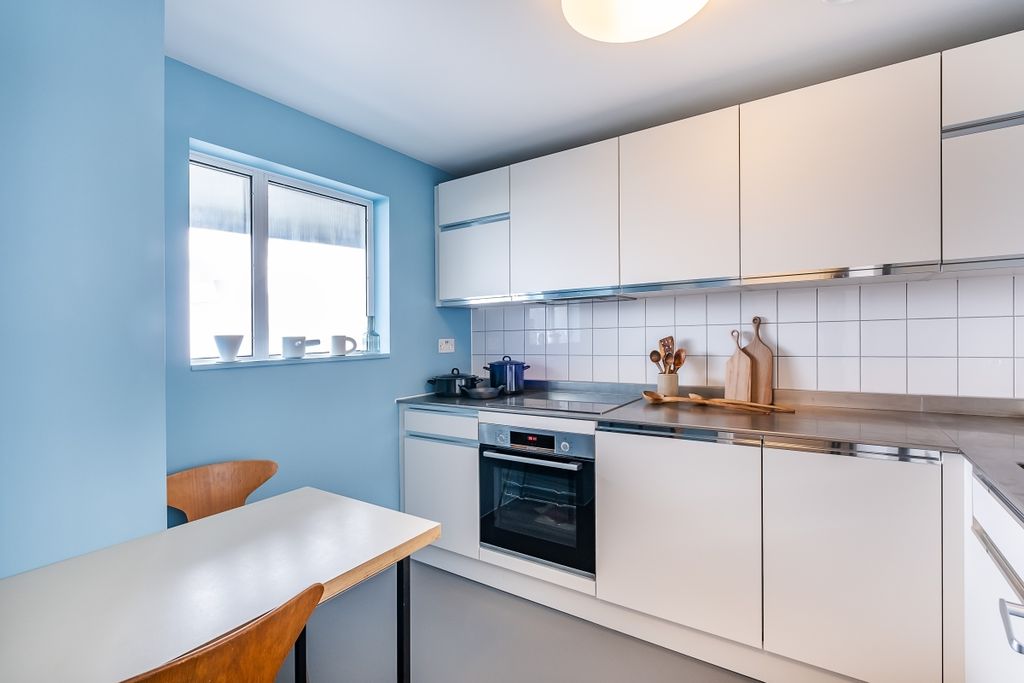 Property photo 3 of 10 83 Balfron Tower,...