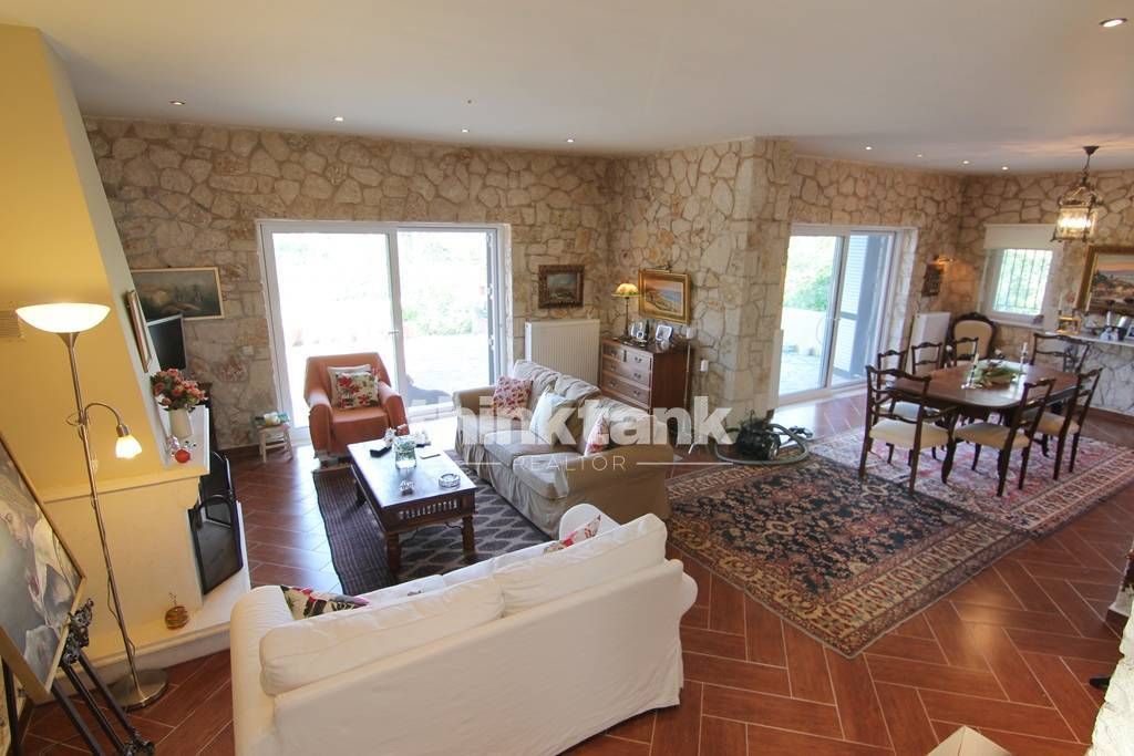 Property photo 1 of 27