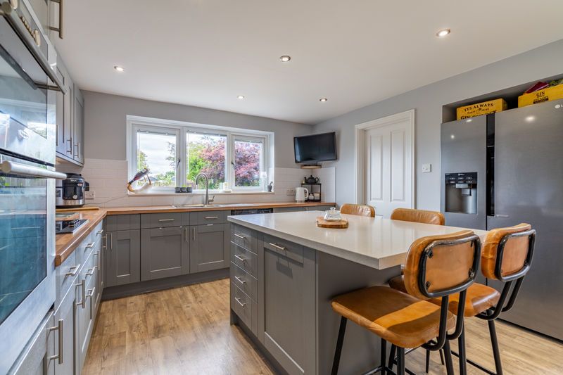 Property photo 2 of 20 Kitchen