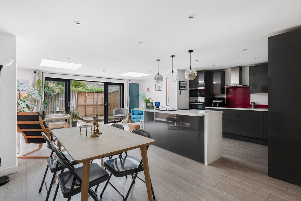 Property photo 2 of 20 Kitchen Dining