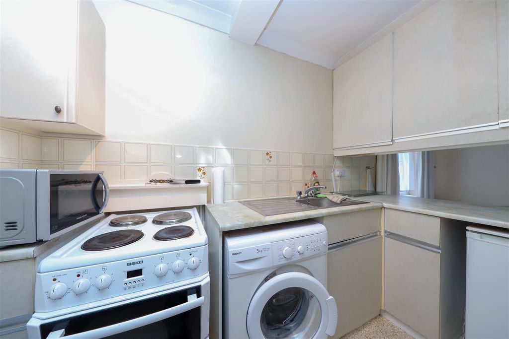 Property photo 3 of 8 Kitchen