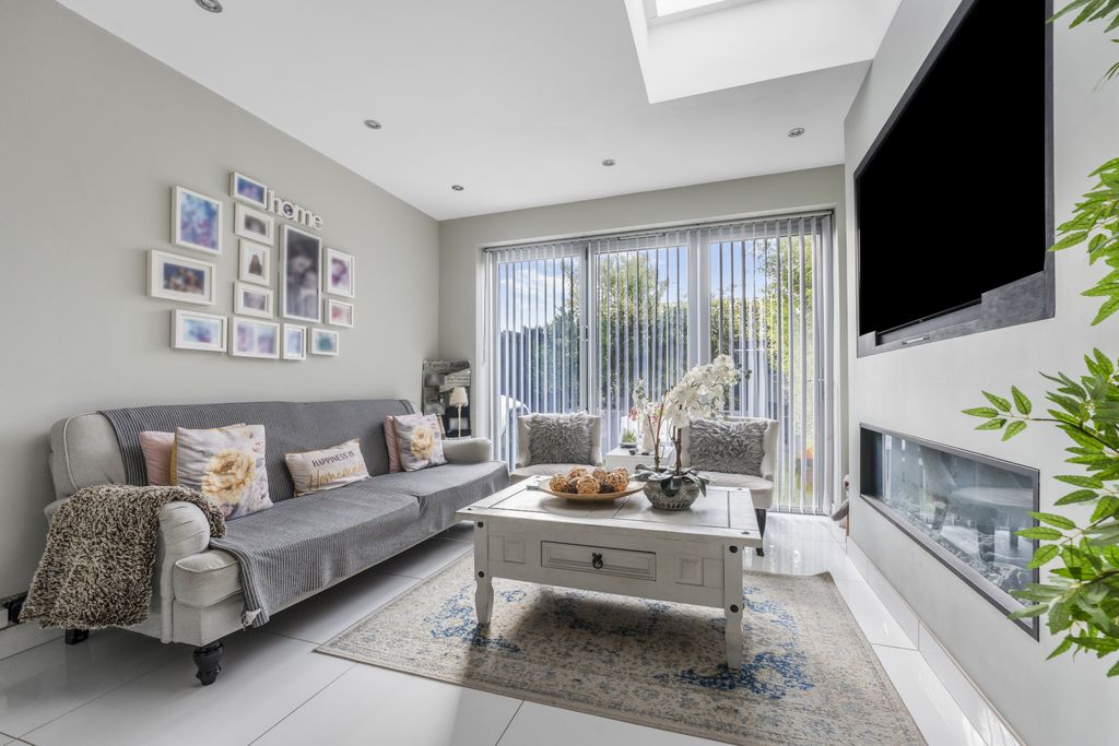 Property photo 2 of 18 Reception/Family Rm