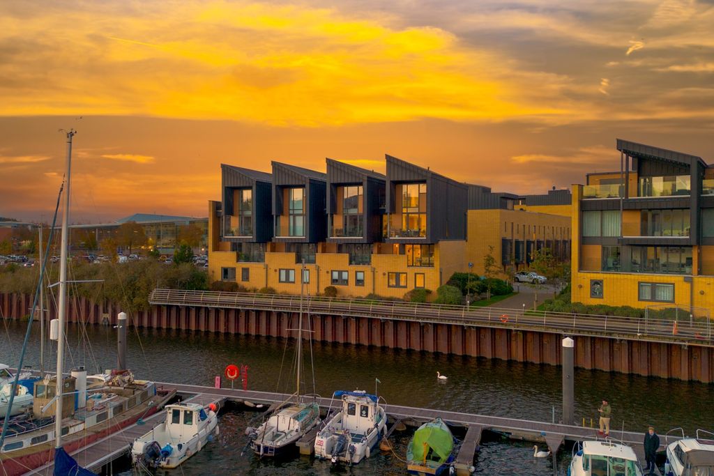 Property photo 2 of 43 Award-Winning Media Team On Every Listing_46