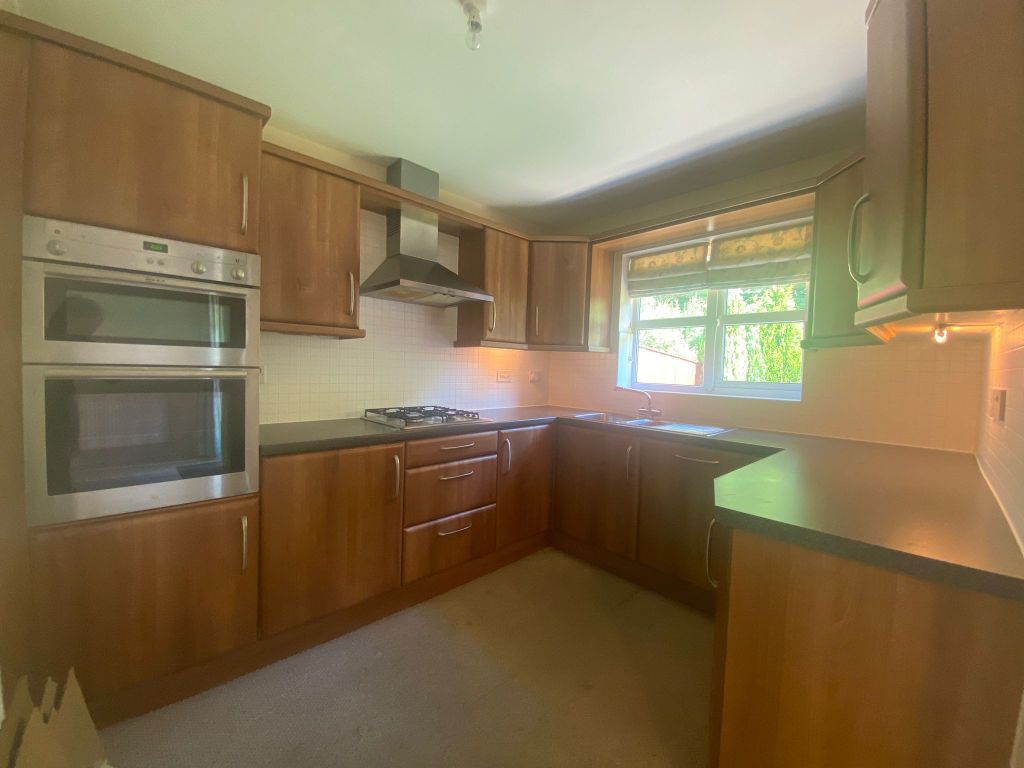 Property photo 3 of 15 Kitchen