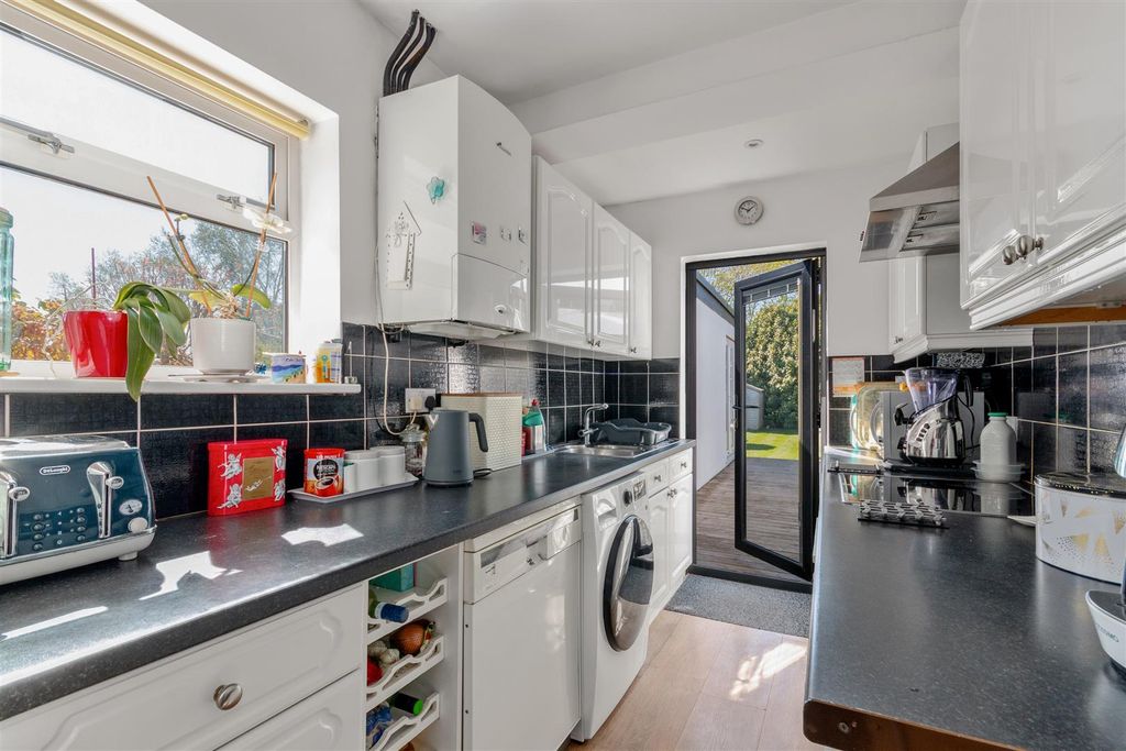 Property photo 3 of 12 Kitchen